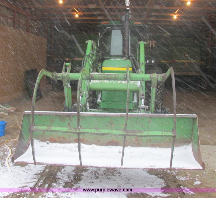 image for item E5423 1979 John Deere 4440 tractor