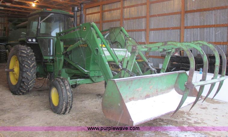 image for item E5423 1979 John Deere 4440 tractor