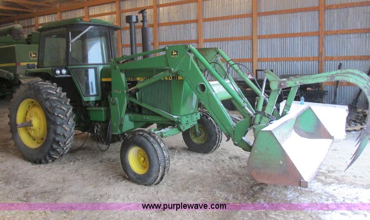 image for item E5423 1979 John Deere 4440 tractor