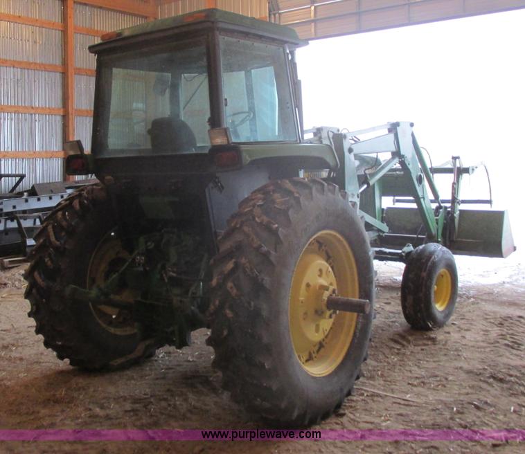 image for item E5423 1979 John Deere 4440 tractor