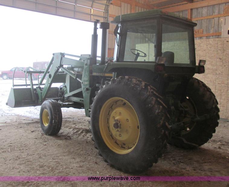 image for item E5423 1979 John Deere 4440 tractor