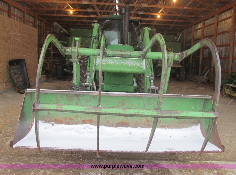 image for item E5423 1979 John Deere 4440 tractor