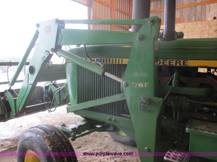 image for item E5423 1979 John Deere 4440 tractor
