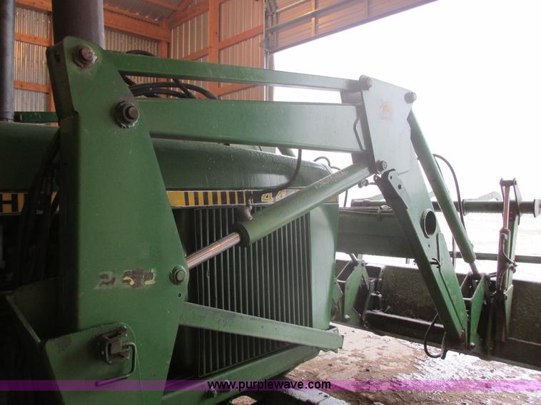 image for item E5423 1979 John Deere 4440 tractor