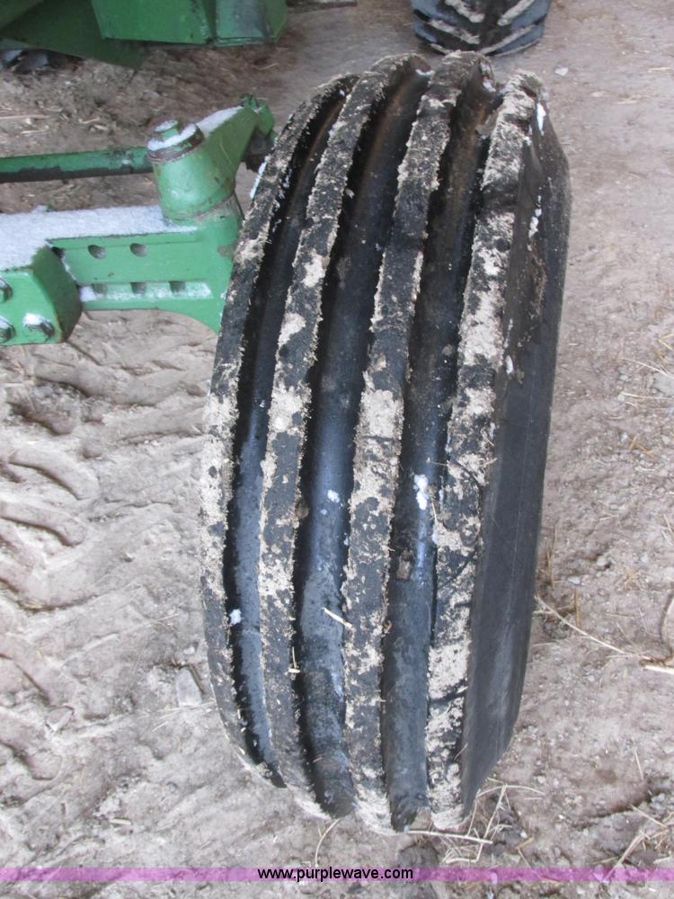 image for item E5423 1979 John Deere 4440 tractor