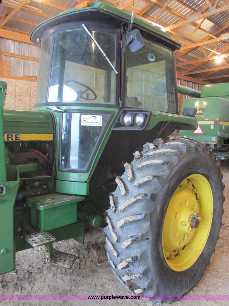 image for item E5423 1979 John Deere 4440 tractor