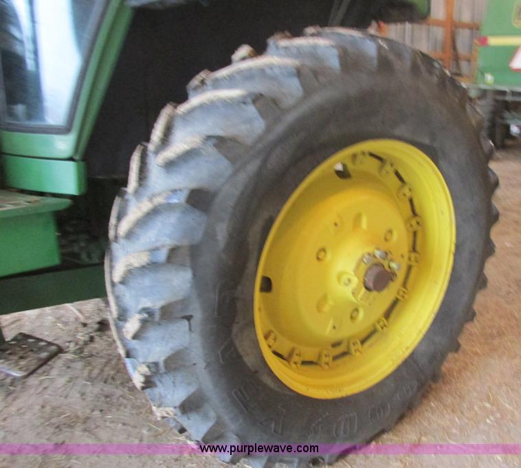 image for item E5423 1979 John Deere 4440 tractor
