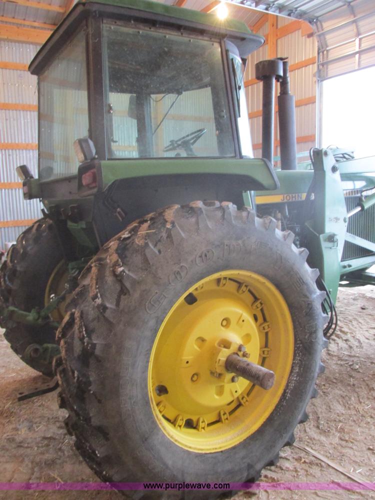image for item E5423 1979 John Deere 4440 tractor