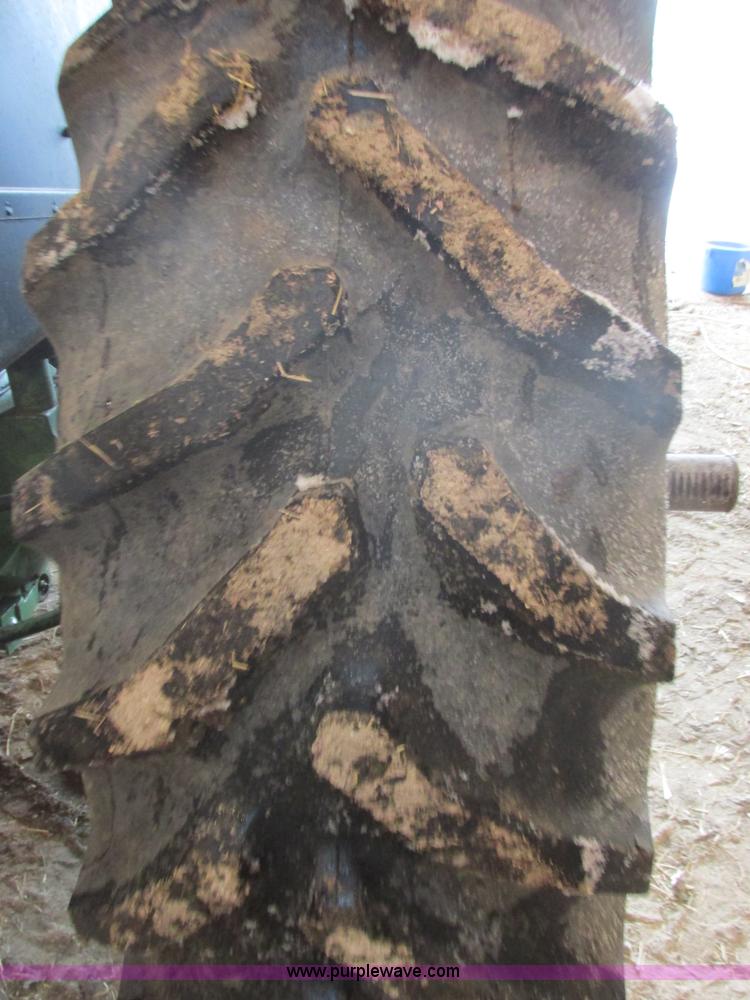 image for item E5423 1979 John Deere 4440 tractor