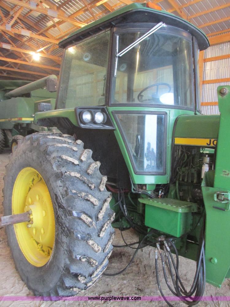 image for item E5423 1979 John Deere 4440 tractor