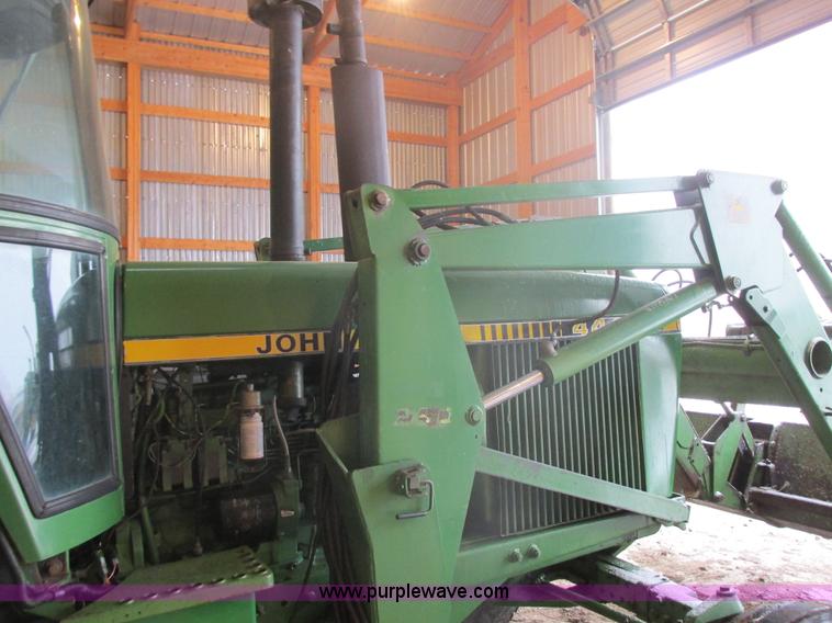 image for item E5423 1979 John Deere 4440 tractor