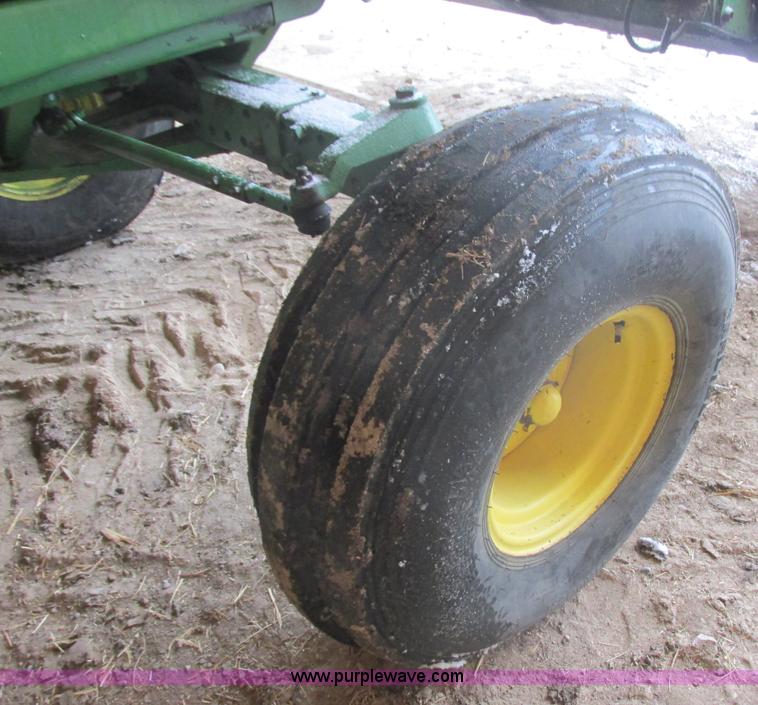 image for item E5423 1979 John Deere 4440 tractor