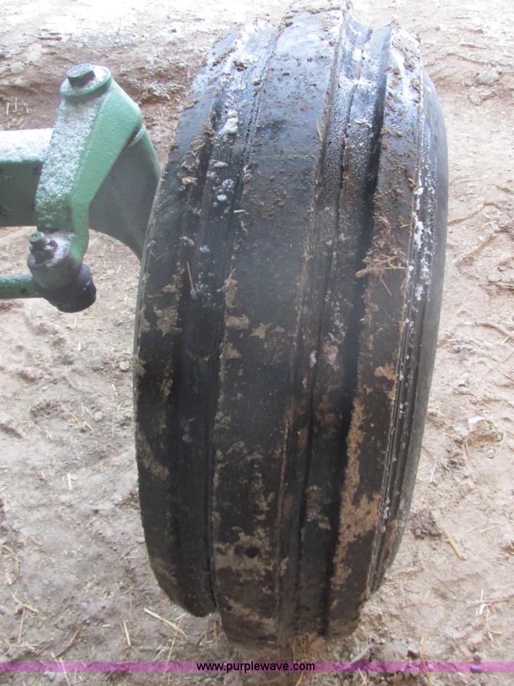 image for item E5423 1979 John Deere 4440 tractor