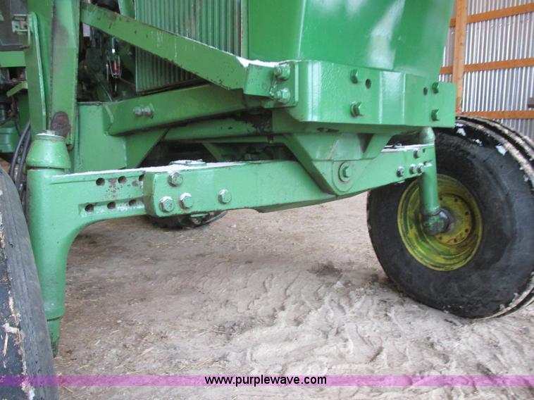 image for item E5423 1979 John Deere 4440 tractor