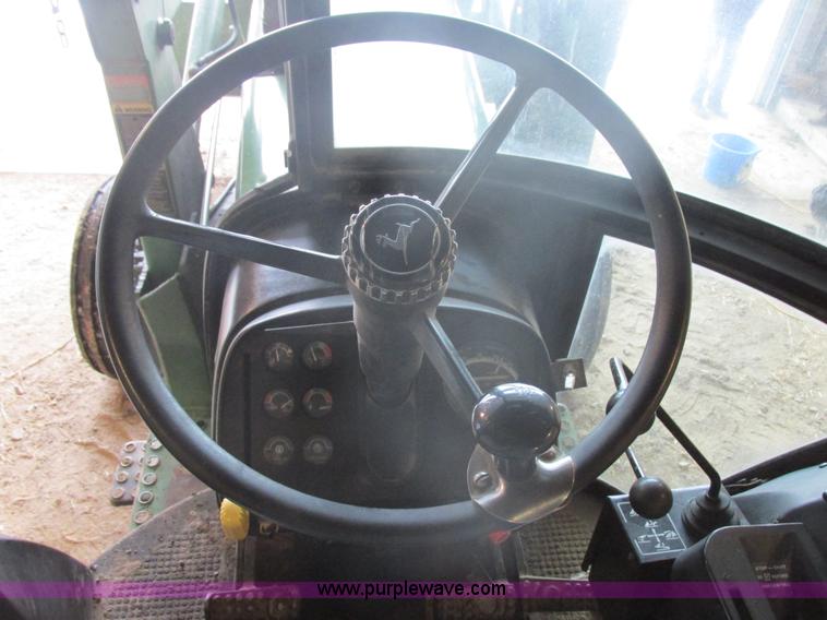 image for item E5423 1979 John Deere 4440 tractor