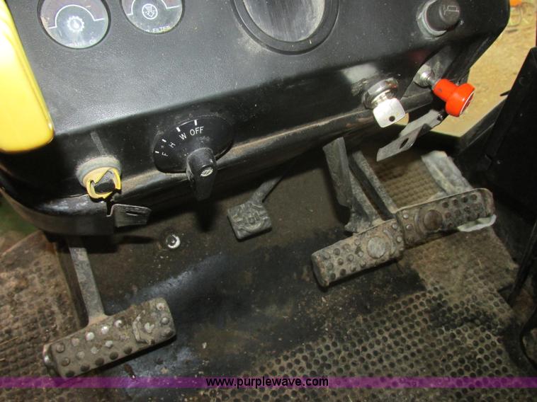 image for item E5423 1979 John Deere 4440 tractor