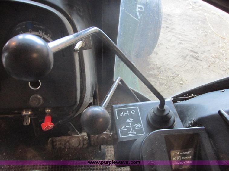 image for item E5423 1979 John Deere 4440 tractor