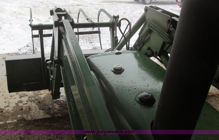 image for item E5423 1979 John Deere 4440 tractor