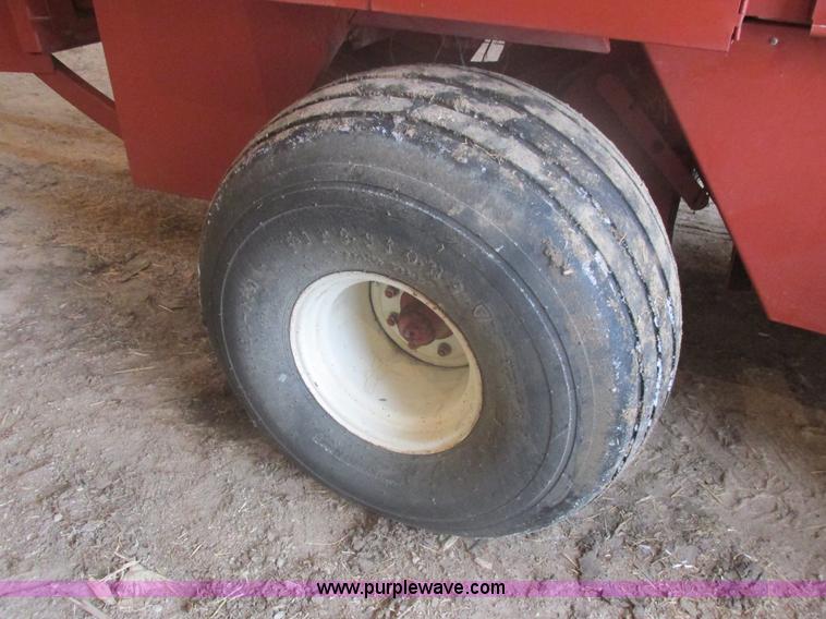 image for item E5424 1996 Hesston 4755 big square baler