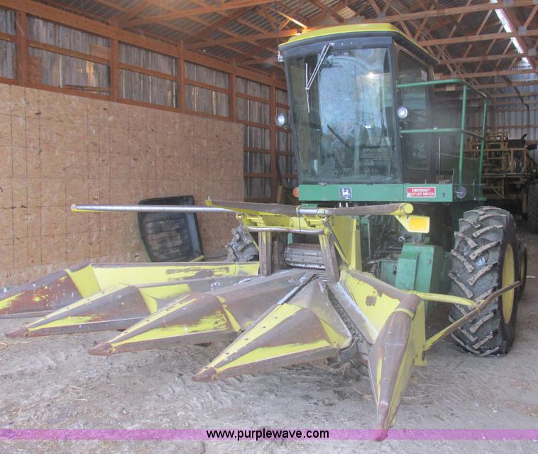 image for item E5425 1990 John Deere 5830 forage harvester