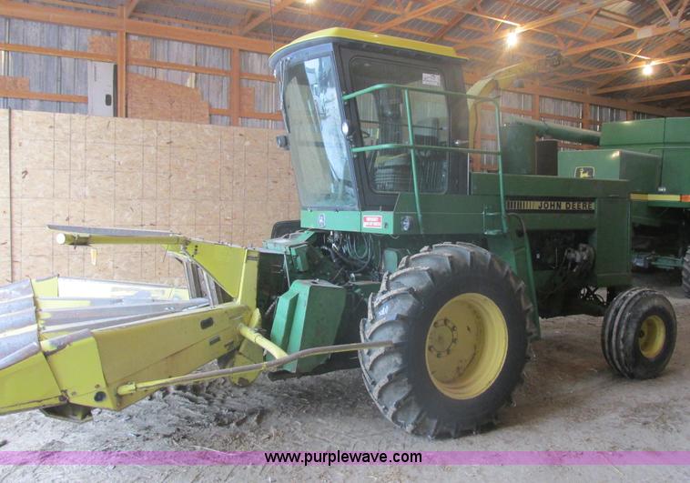 image for item E5425 1990 John Deere 5830 forage harvester