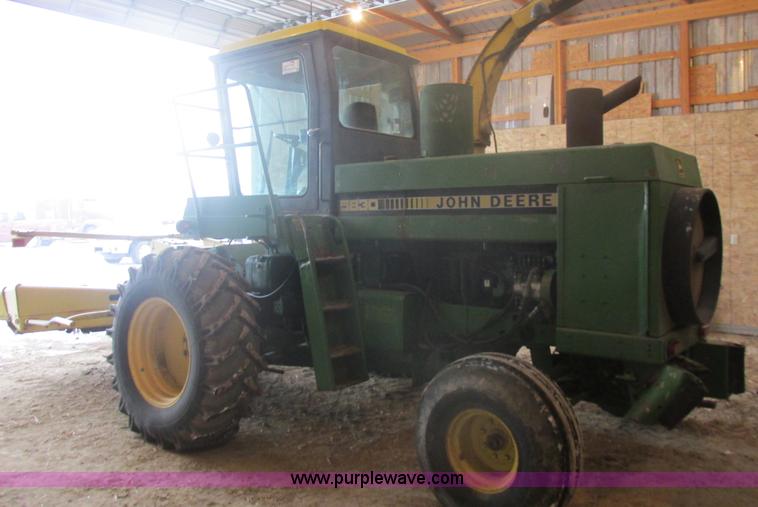 image for item E5425 1990 John Deere 5830 forage harvester
