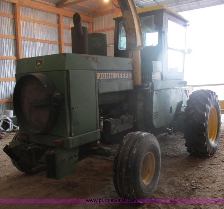 image for item E5425 1990 John Deere 5830 forage harvester