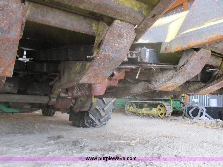 image for item E5425 1990 John Deere 5830 forage harvester