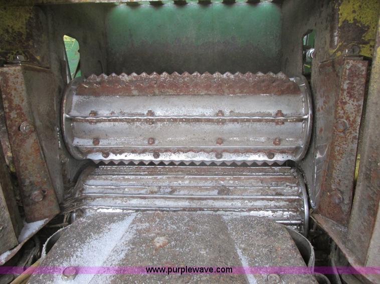 image for item E5425 1990 John Deere 5830 forage harvester