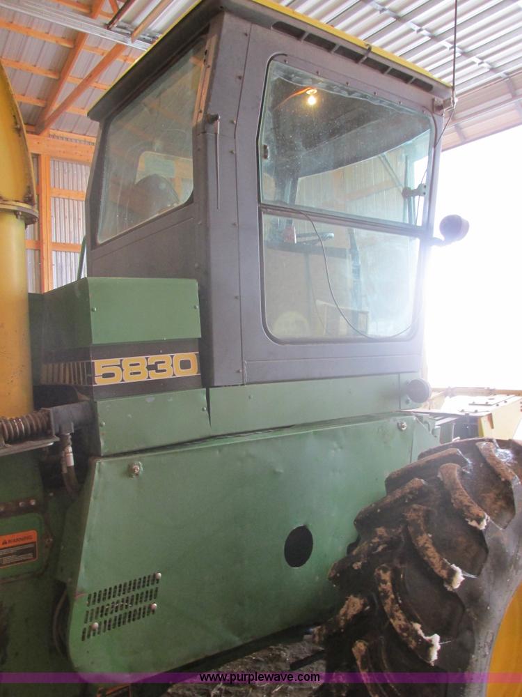 image for item E5425 1990 John Deere 5830 forage harvester