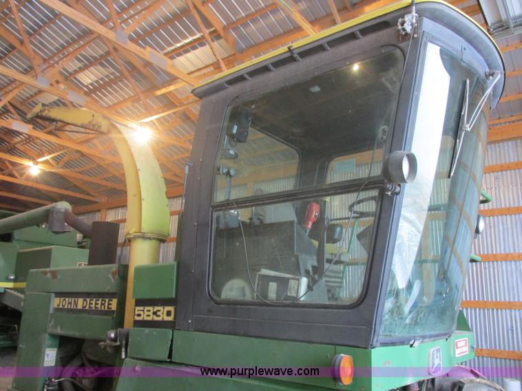 image for item E5425 1990 John Deere 5830 forage harvester