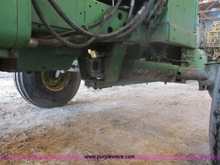 image for item E5425 1990 John Deere 5830 forage harvester