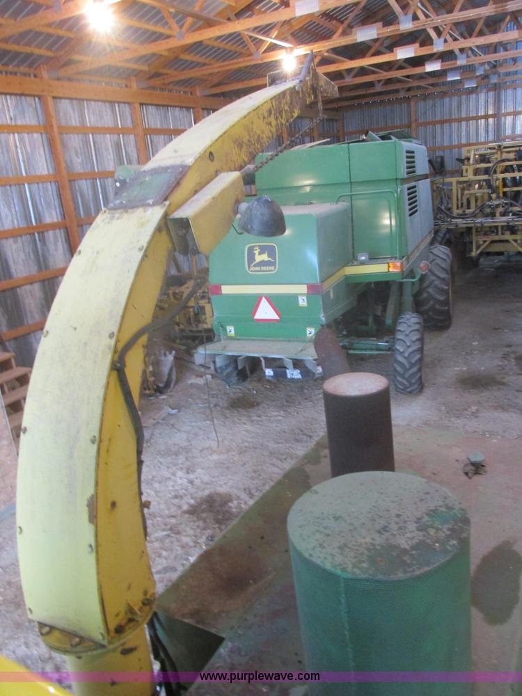 image for item E5425 1990 John Deere 5830 forage harvester
