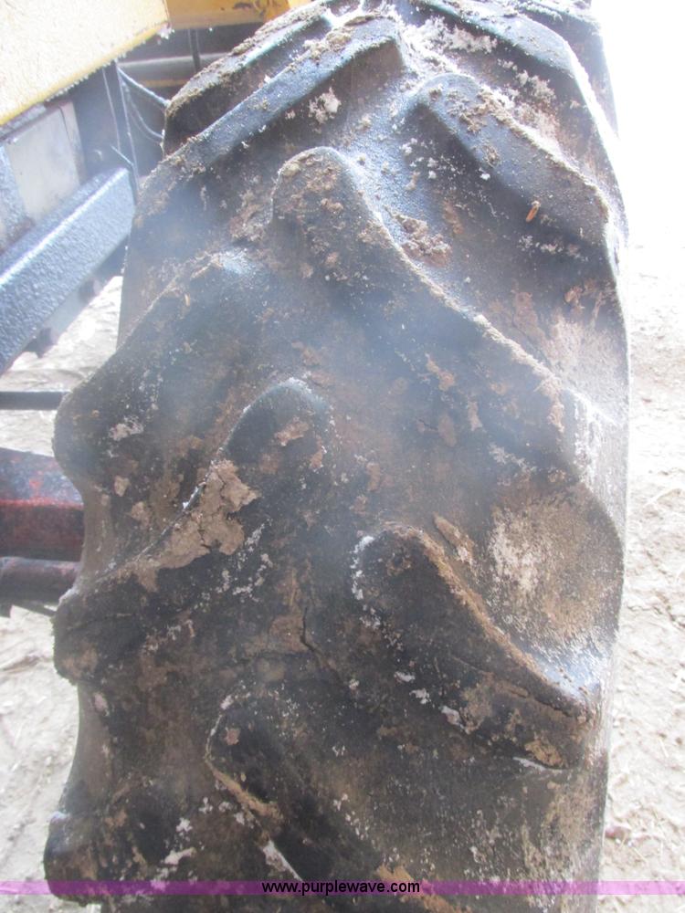 image for item E5427 Hesston 1380DT MFWD tractor