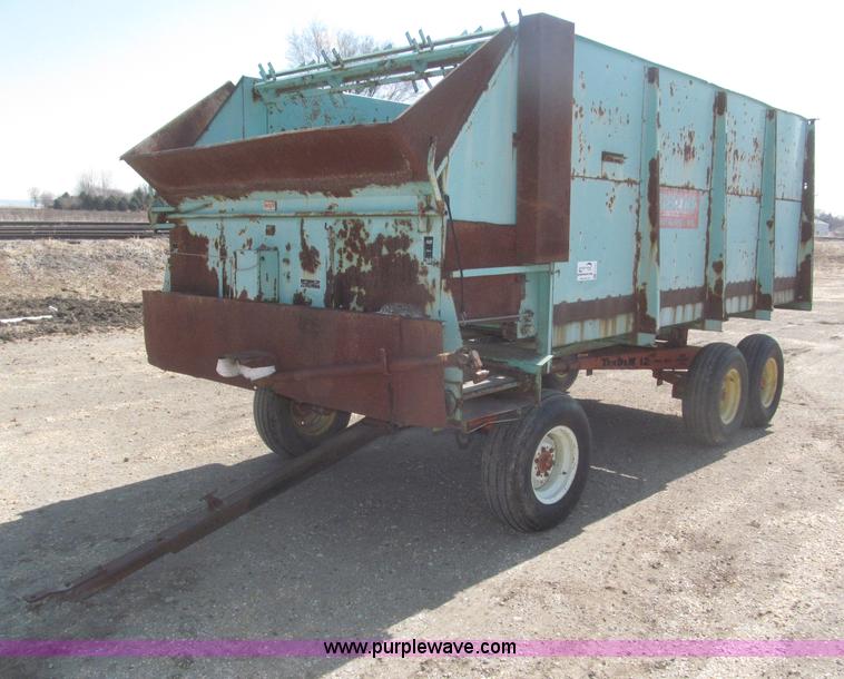 image for item F7321 Forage King A186 forage wagon