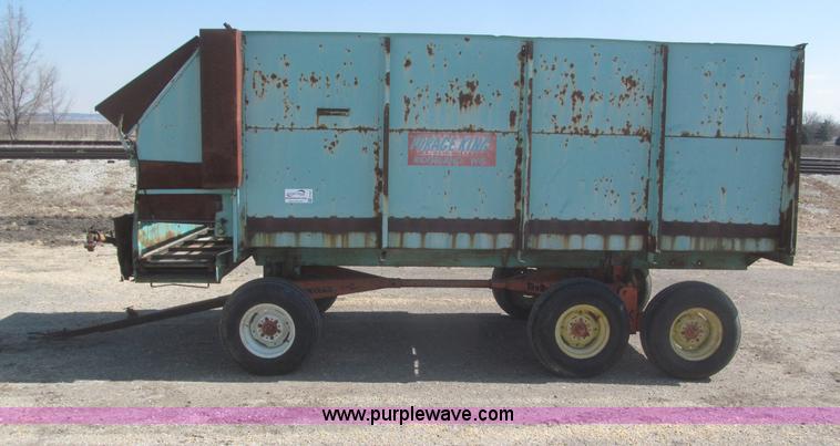 image for item F7321 Forage King A186 forage wagon