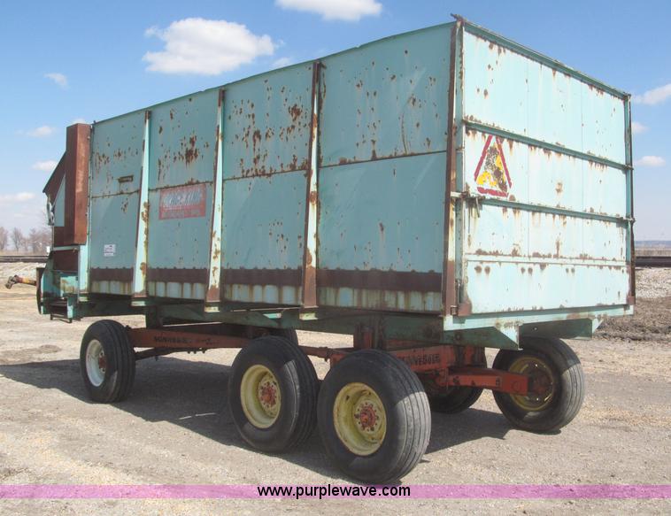 image for item F7321 Forage King A186 forage wagon