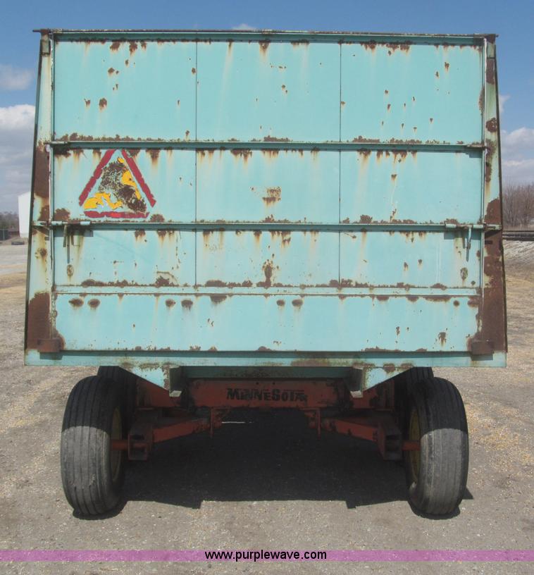 image for item F7321 Forage King A186 forage wagon