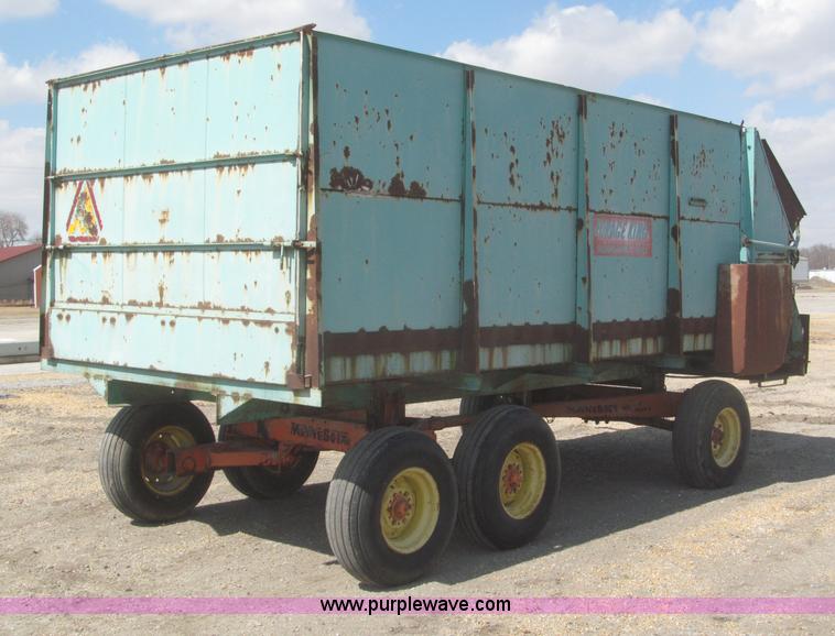 image for item F7321 Forage King A186 forage wagon