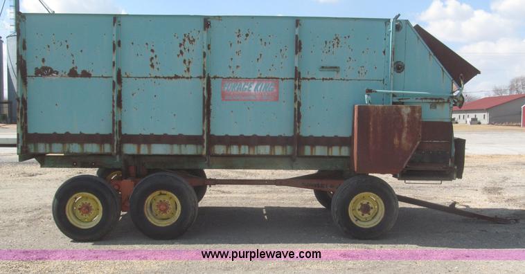 image for item F7321 Forage King A186 forage wagon