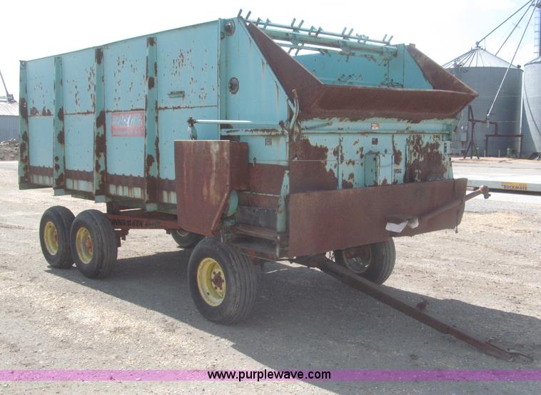 image for item F7321 Forage King A186 forage wagon