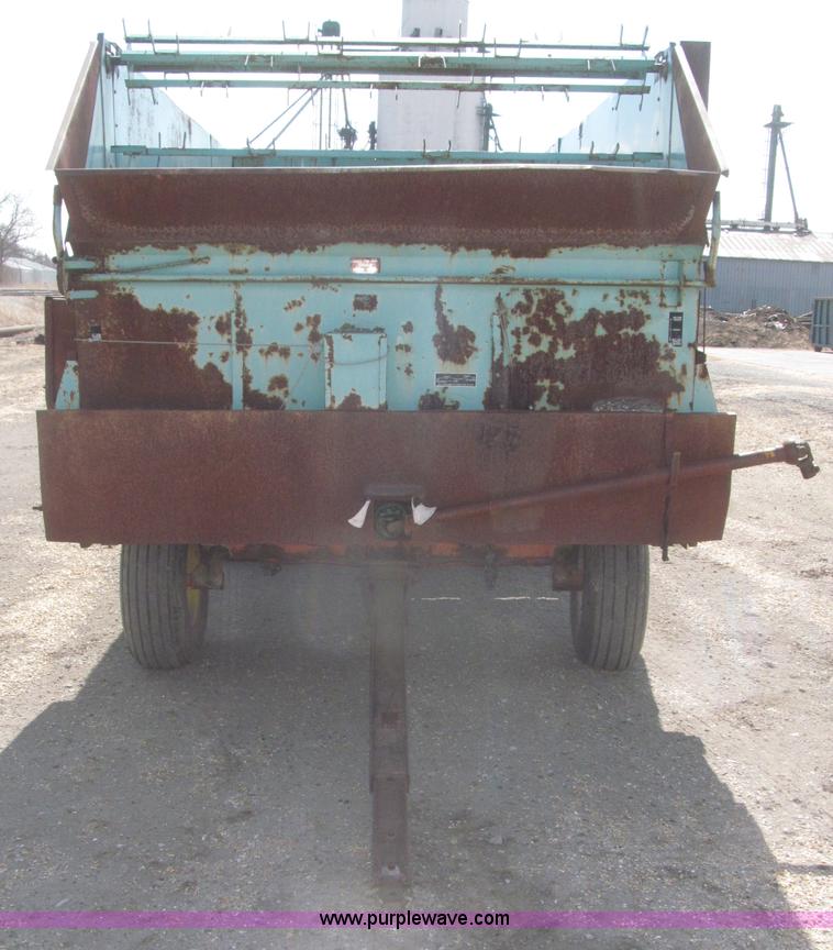 image for item F7321 Forage King A186 forage wagon