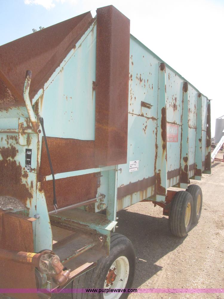 image for item F7321 Forage King A186 forage wagon