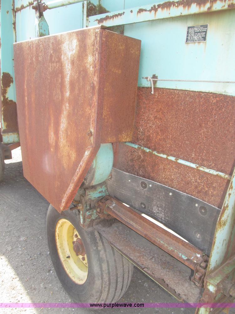 image for item F7321 Forage King A186 forage wagon