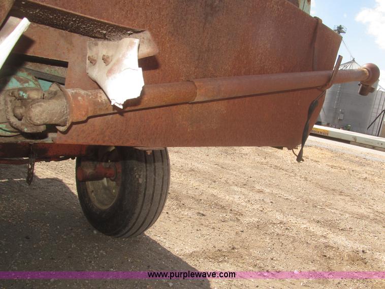 image for item F7321 Forage King A186 forage wagon