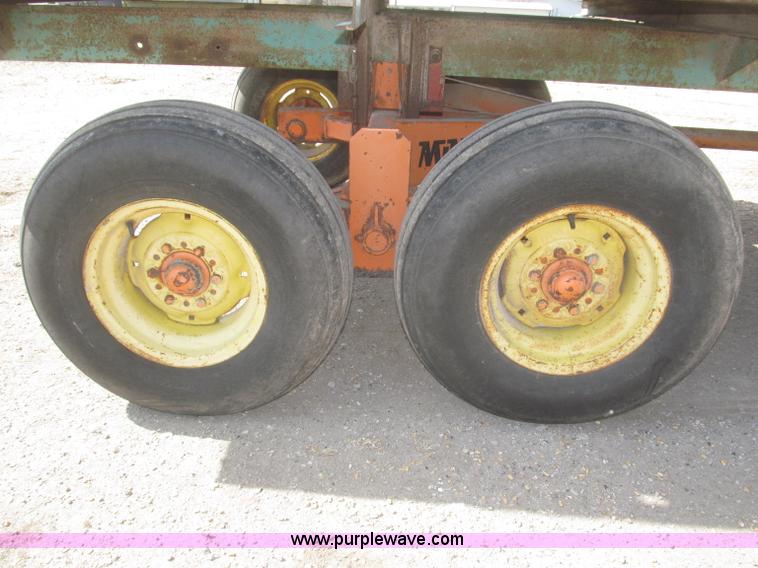 image for item F7321 Forage King A186 forage wagon