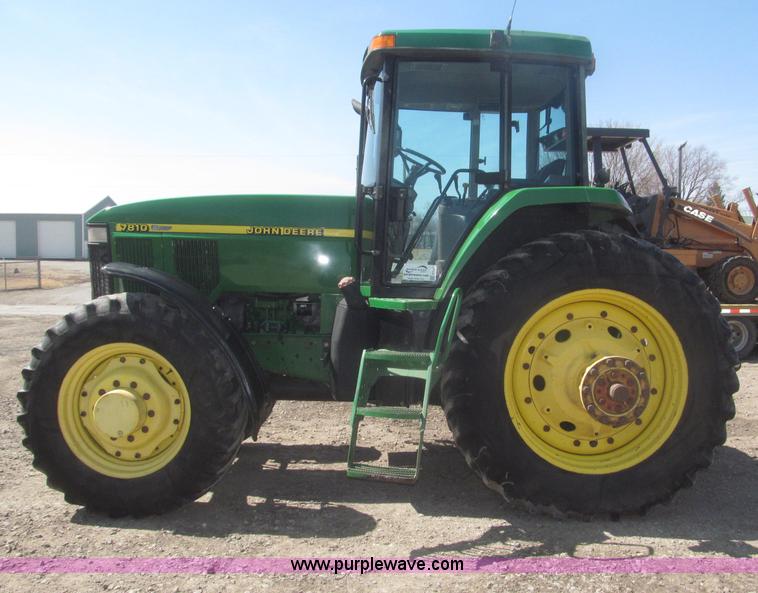 image for item F7337 1998 John Deere 7810 MFWD tractor