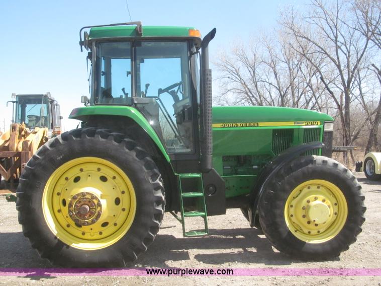image for item F7337 1998 John Deere 7810 MFWD tractor