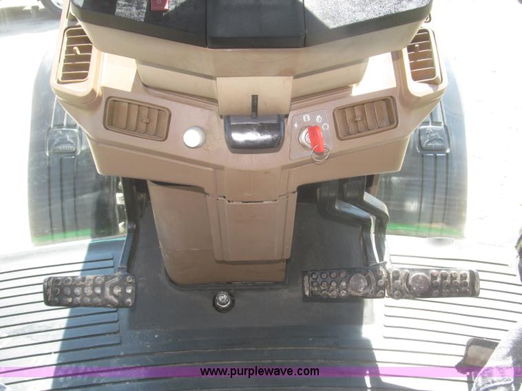 image for item F7337 1998 John Deere 7810 MFWD tractor