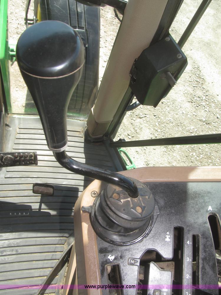 image for item F7337 1998 John Deere 7810 MFWD tractor